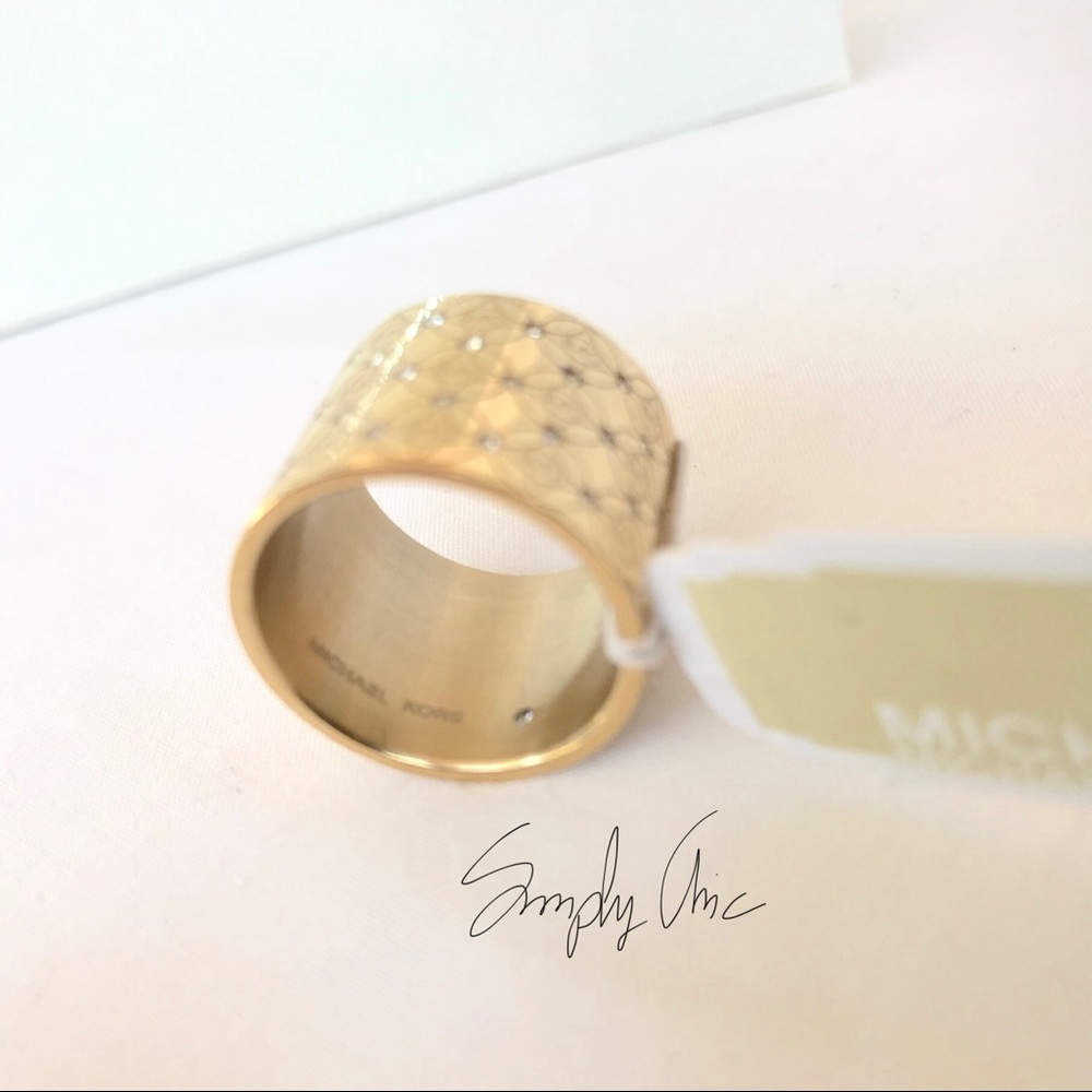 New authentic MK gold tone heritage monogram ring - Picture 5 of 7